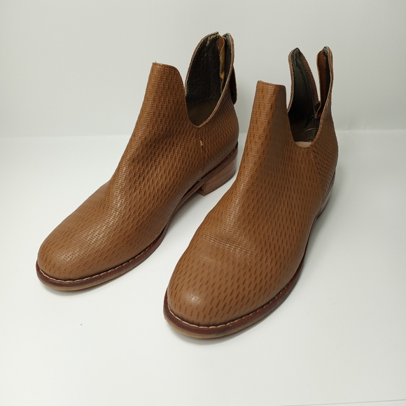 Bussana Ankle Leather Brown Bootie - Picture 3 of 9